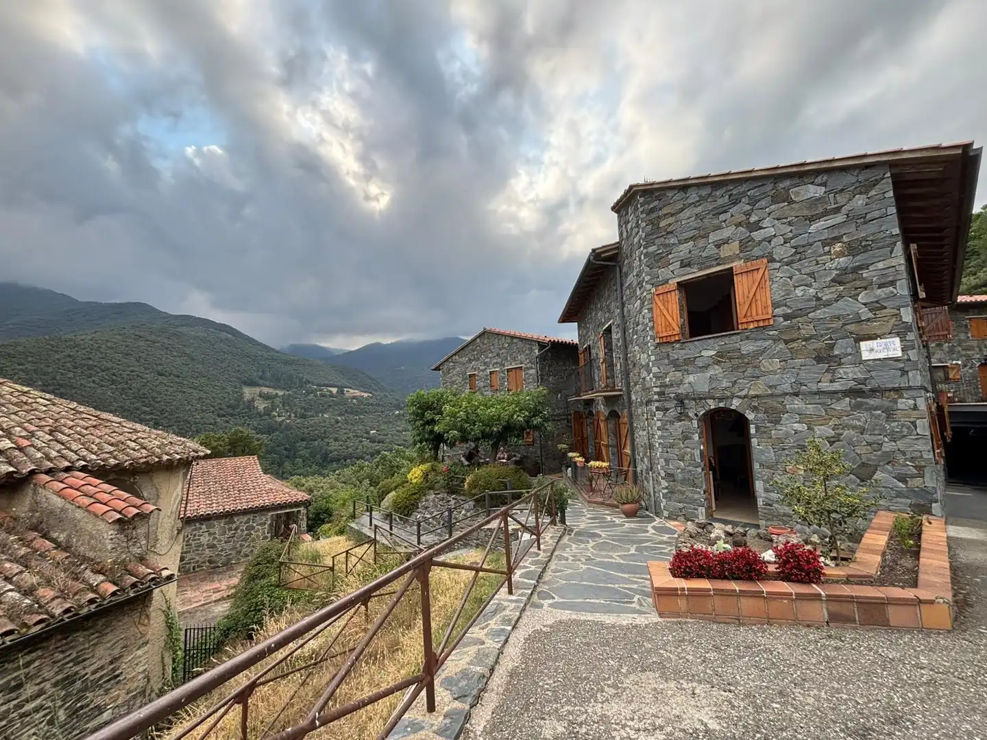 Vista exterior de Casa adosada en venta en Montseny con Calefacción, Terraza y Balcón