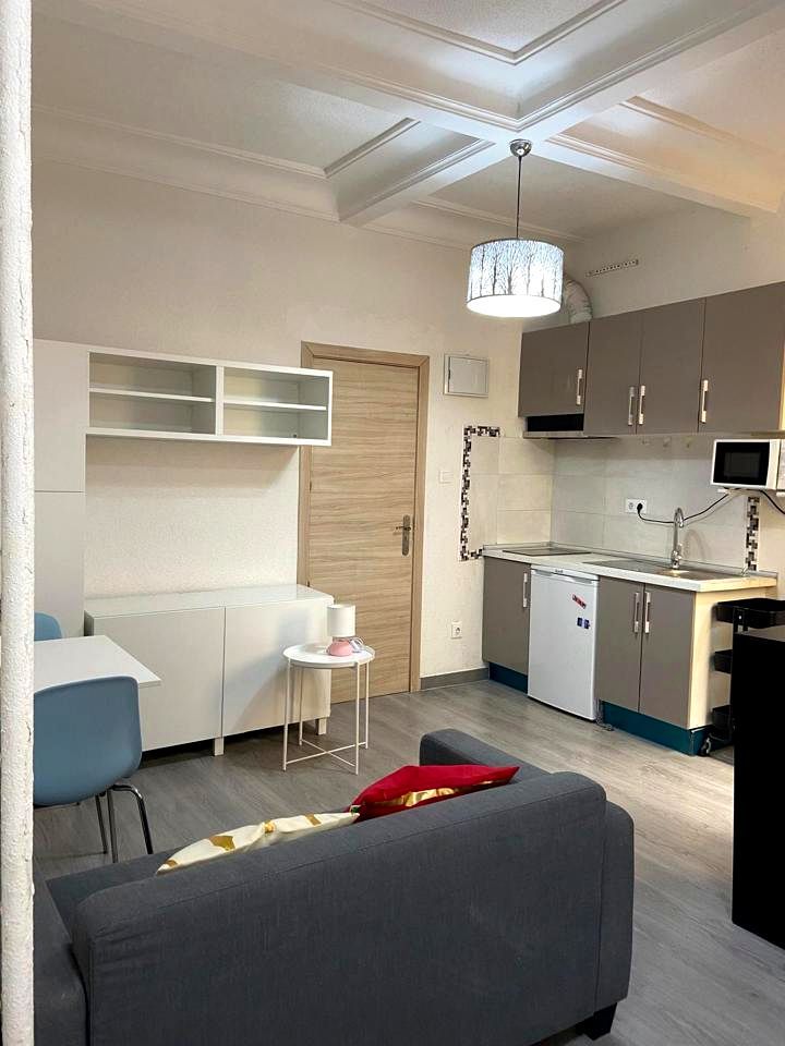 Cuina de Estudi de lloguer en  Madrid Capital amb Aire condicionat, Calefacció i Internet