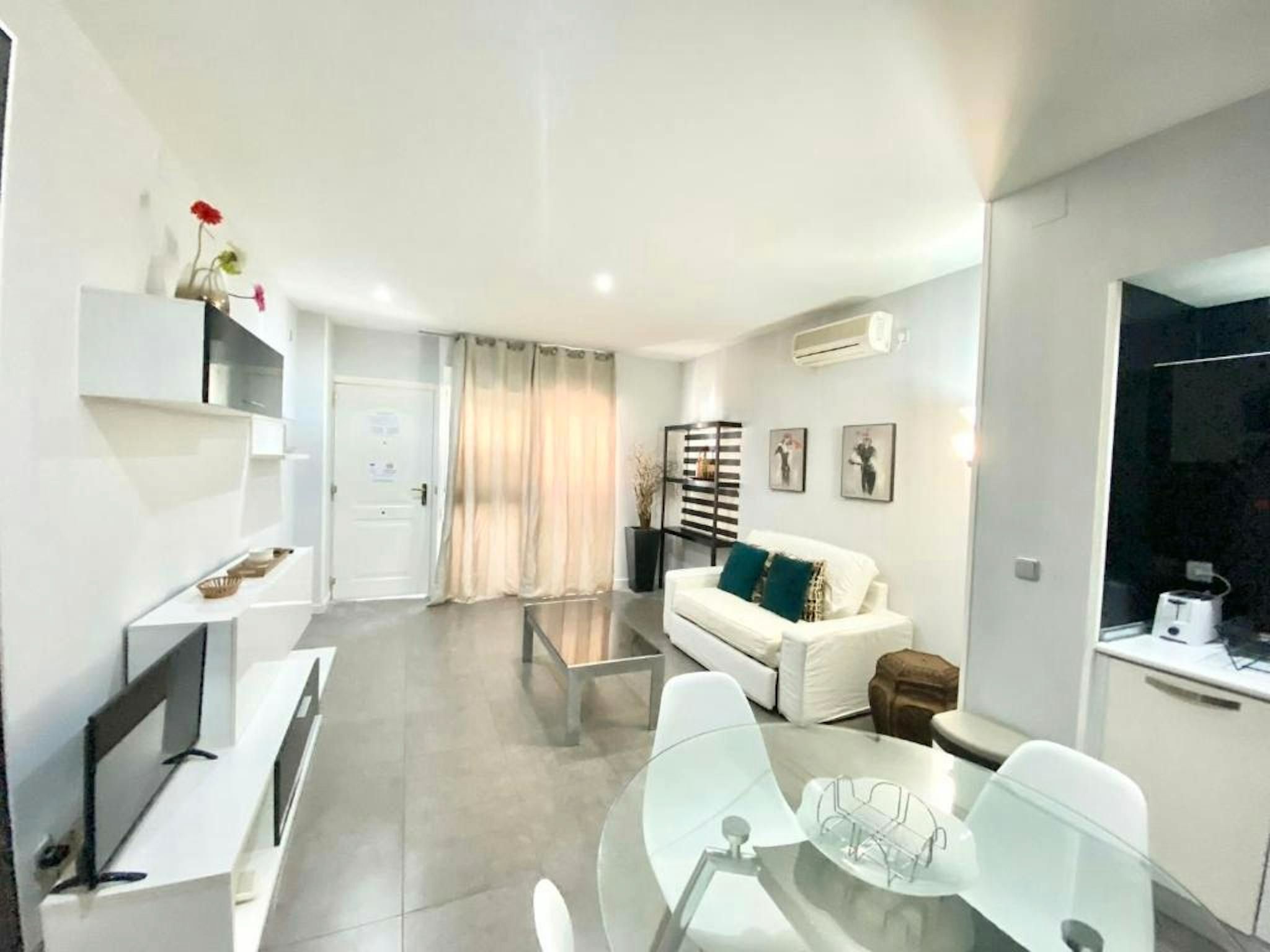 Sala d'estar de Pis de lloguer en  Madrid Capital amb Aire condicionat, Calefacció i Moblat