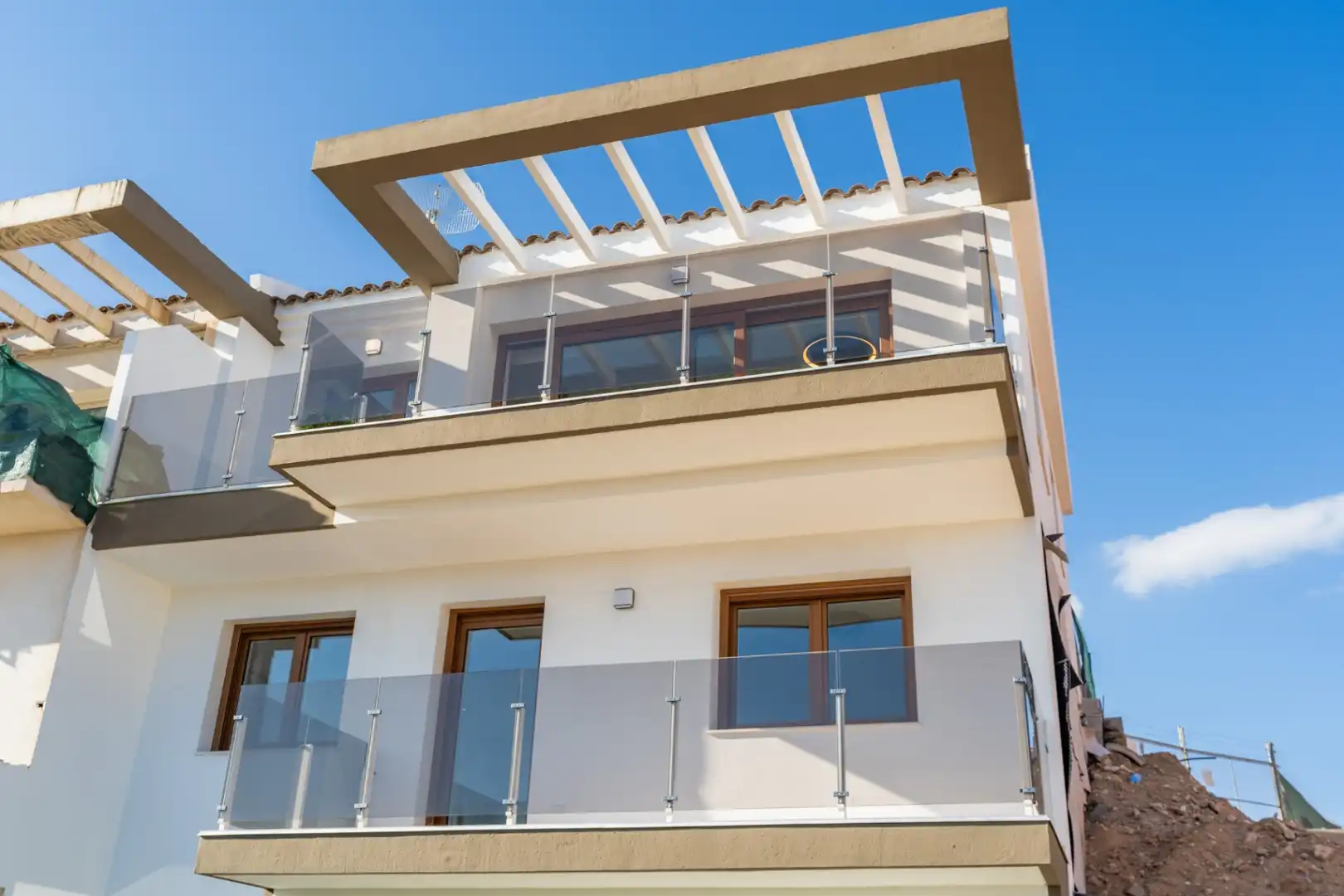 Vista exterior de Casa adosada en venda en La Nucia amb Aire condicionat, Calefacció i Jardí privat