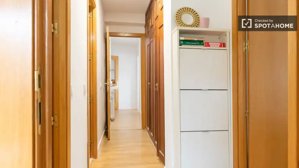 Flat for rent in Madrid  with Air Conditioner, Heating and Furnished