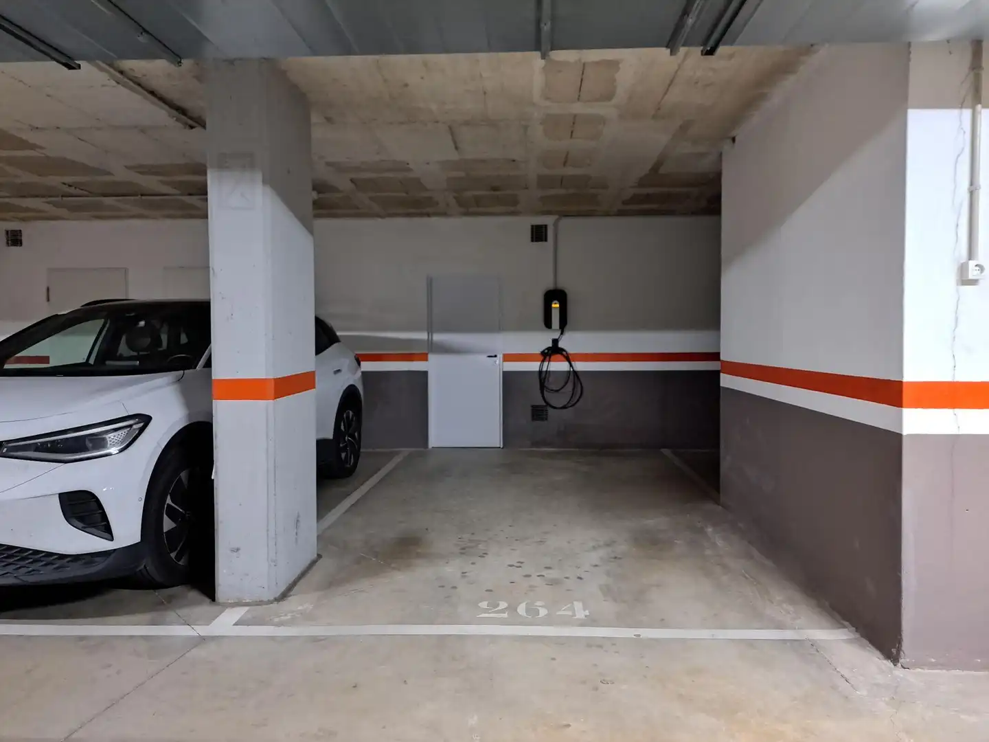 Parkplatz von Wohnungen zur Miete in Girona mit Klimaanlage, Heizung und Abstellraum