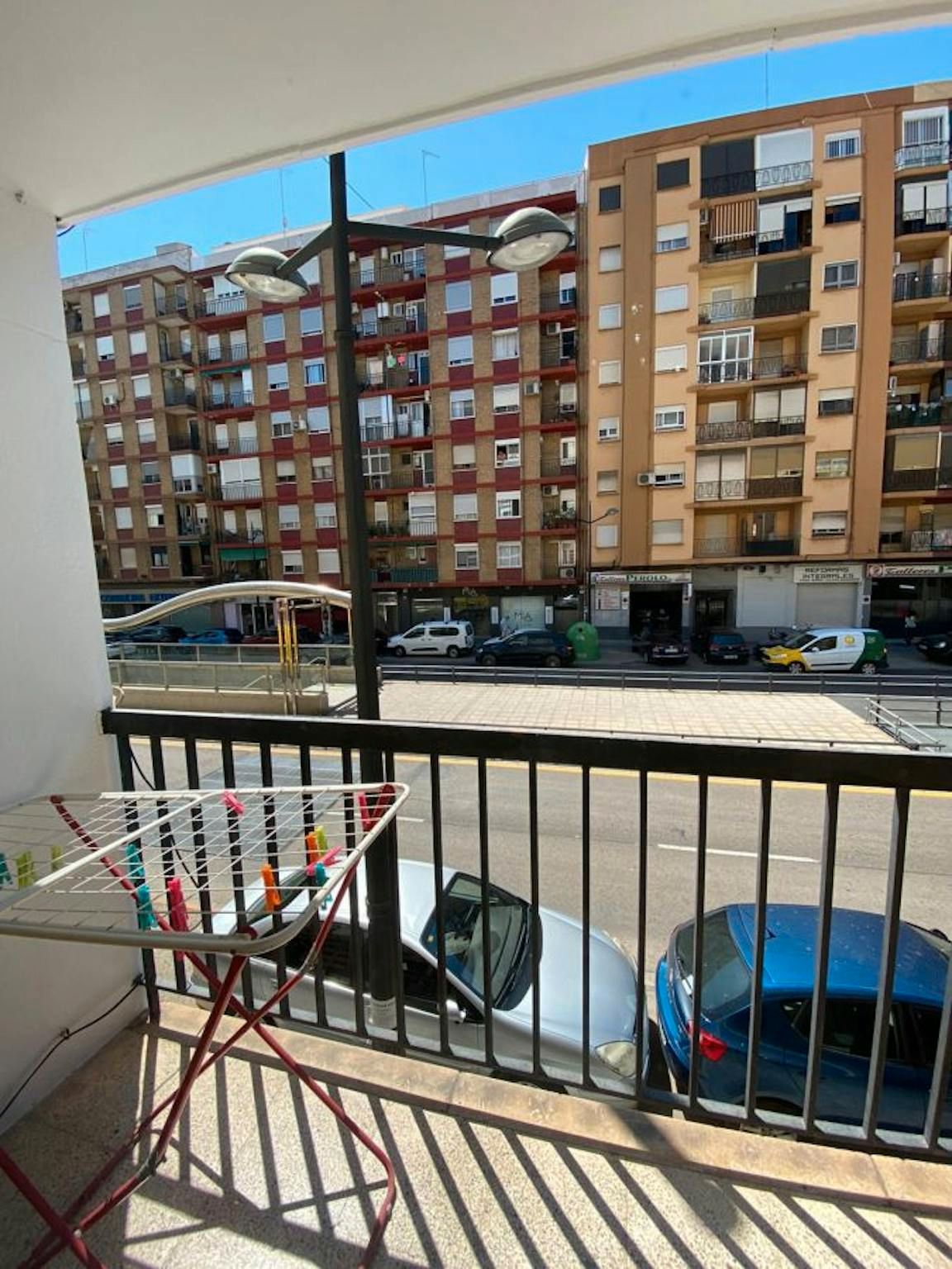 Vista exterior de Piso de alquiler en  Valencia Capital con Calefacción, Lavadora y TV