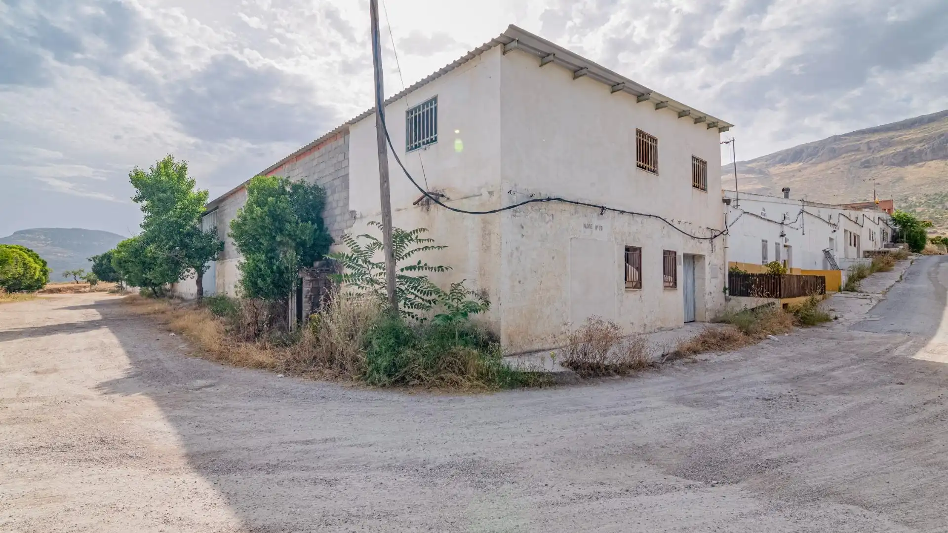 Außenansicht von Fabrikhallen zum Verkauf in Loja