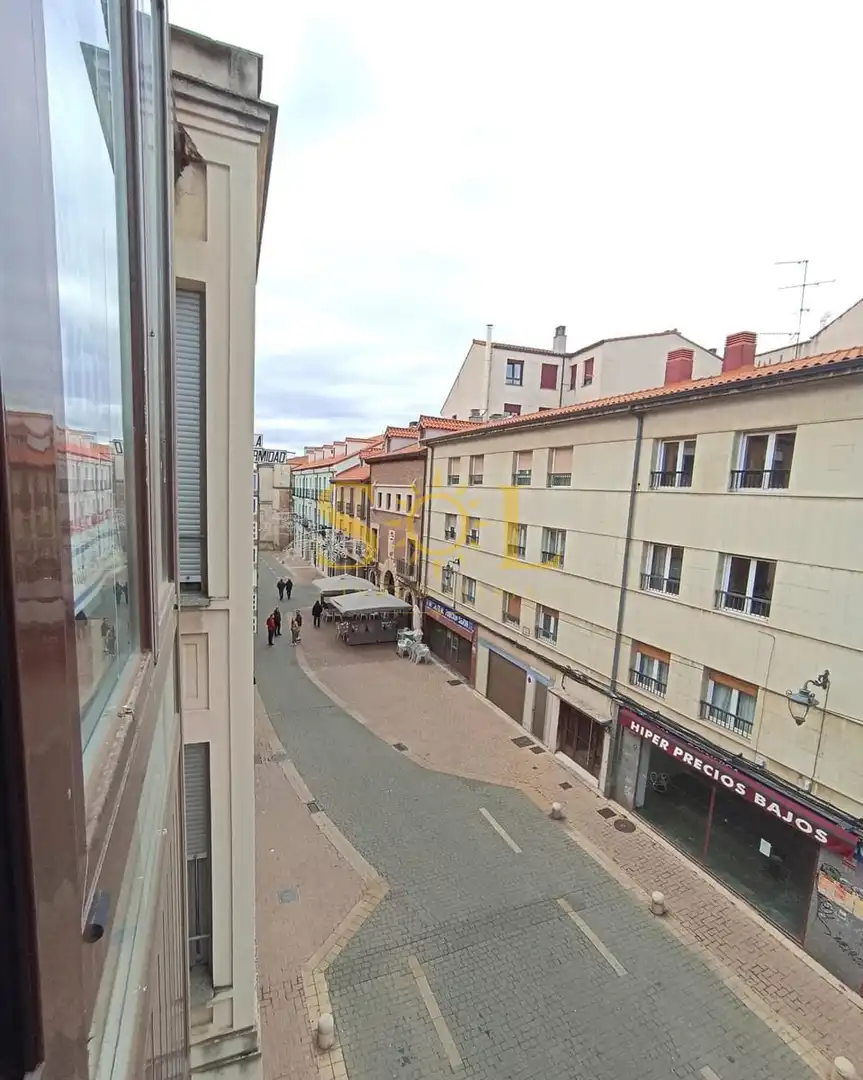Außenansicht von Gebäude zum Verkauf in León Capital 