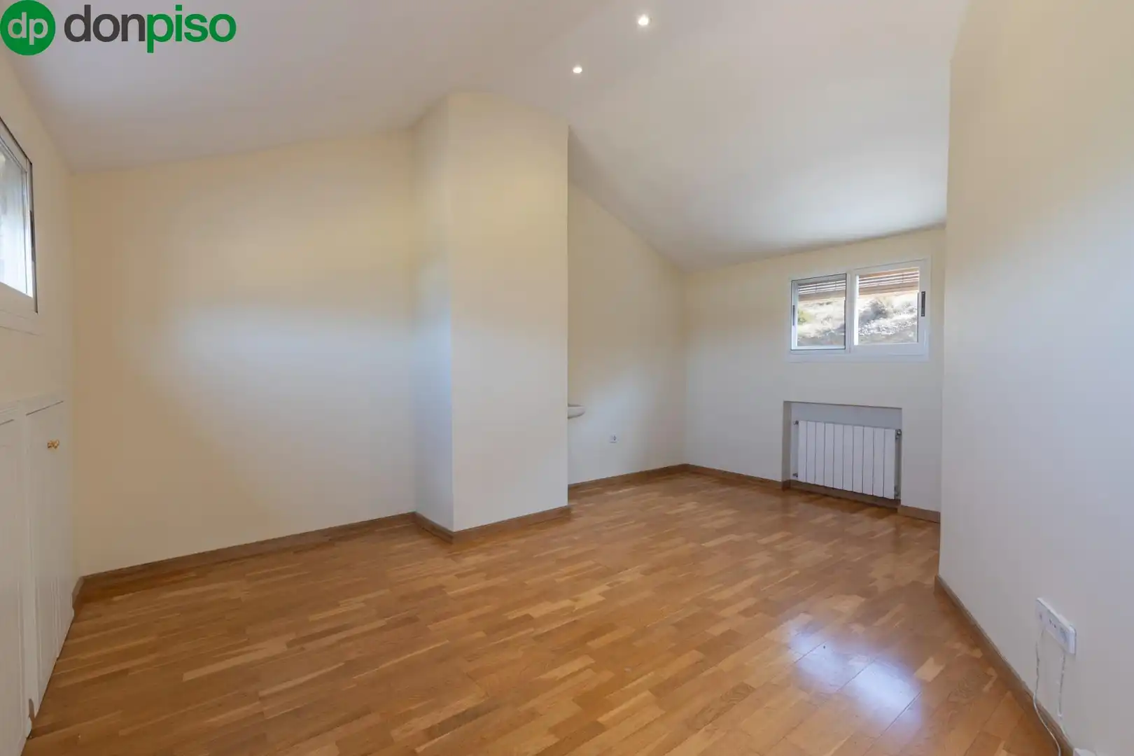 Schlafzimmer von Einfamilien-Reihenhaus zum Verkauf in Granada mit Klimaanlage, Heizung und Terrasse
