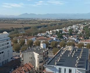 Vista exterior de Estudi en venda en Empuriabrava amb Jardí privat, Terrassa i Piscina comunitària