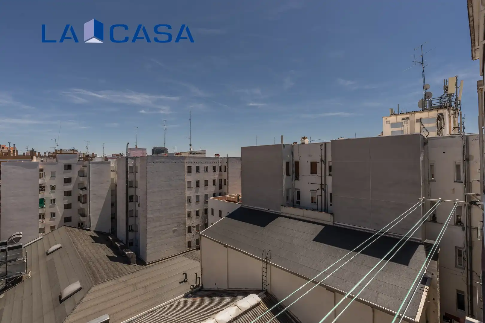 Vista exterior de Piso en venta en Madrid con Calefacción y Terraza