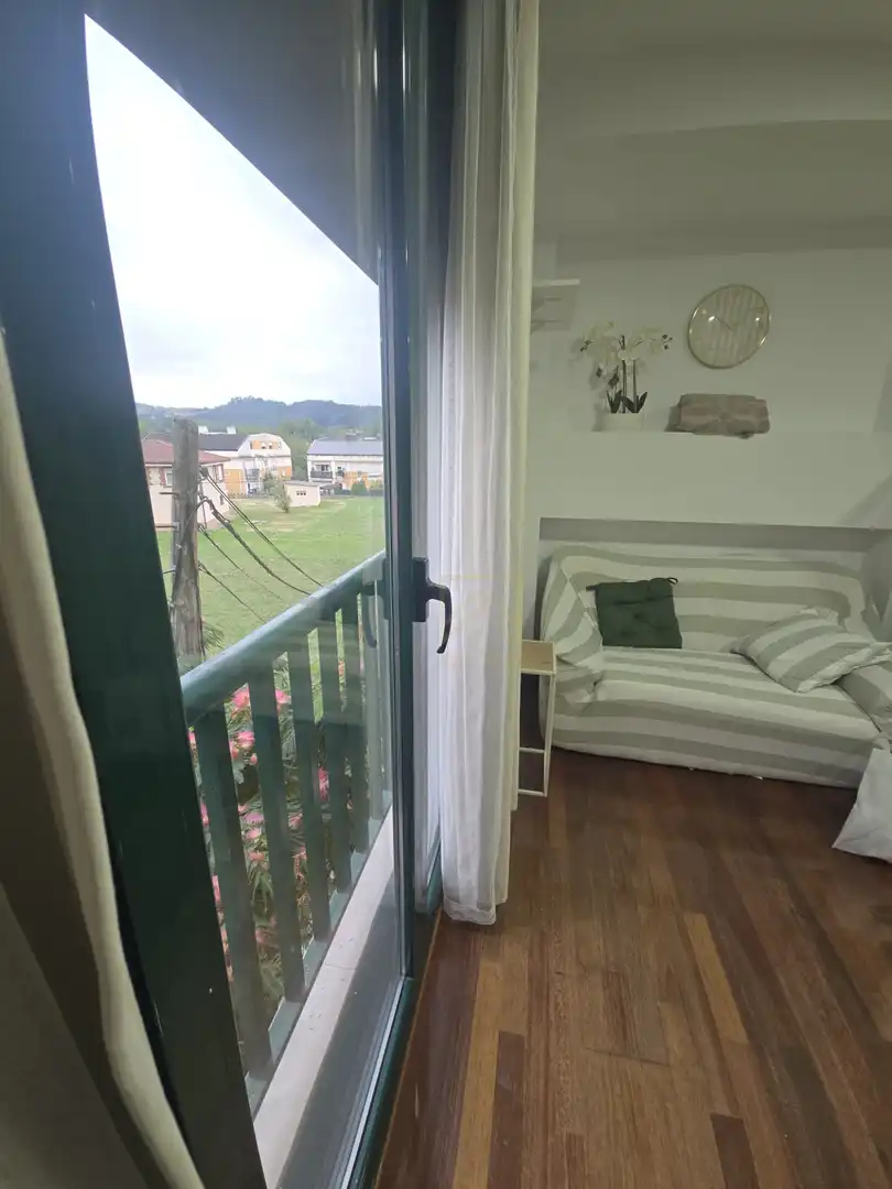 Schlafzimmer von Wohnung zur Miete in Piélagos mit Heizung, Parkett und Möbliert