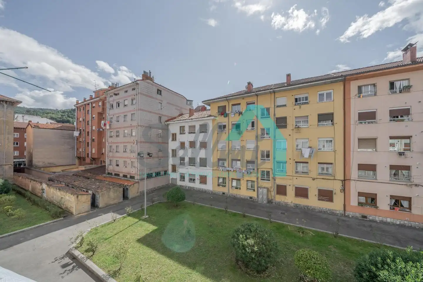Vista exterior de Piso de alquiler en Mieres (Asturias) con Calefacción, Parquet y Trastero