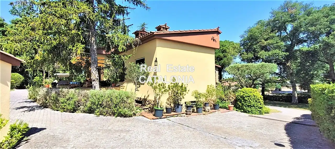 Vista exterior de Casa o xalet en venda en Caldes de Malavella amb Calefacció, Jardí privat i Terrassa