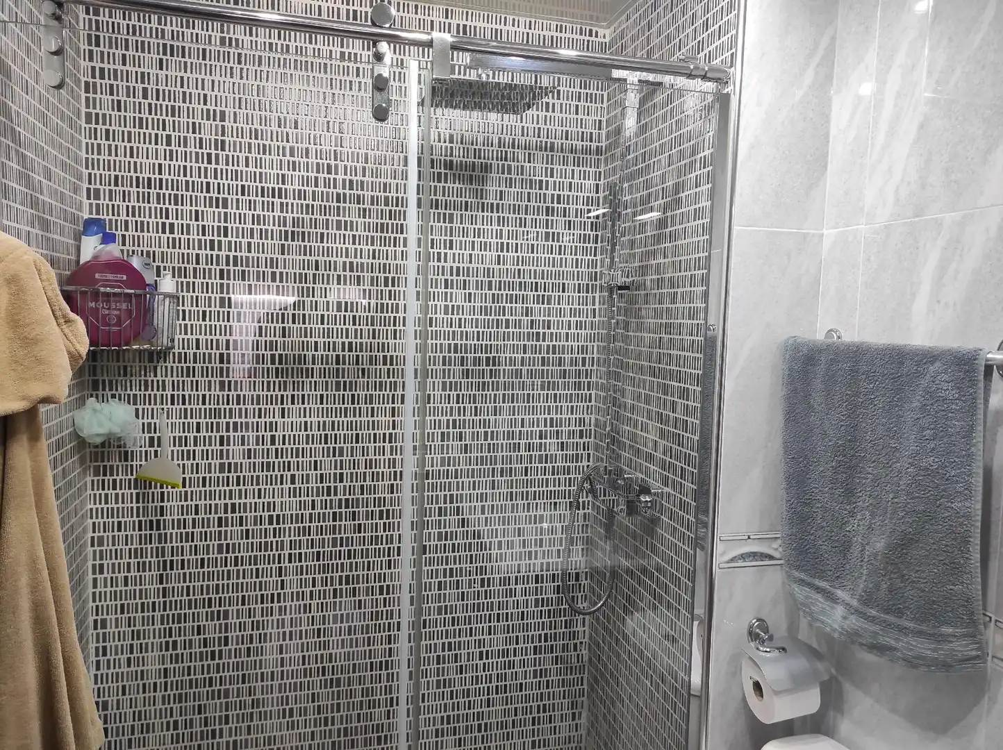 Badezimmer von Wohnung zum Verkauf in Sant Just Desvern mit Klimaanlage, Heizung und Balkon