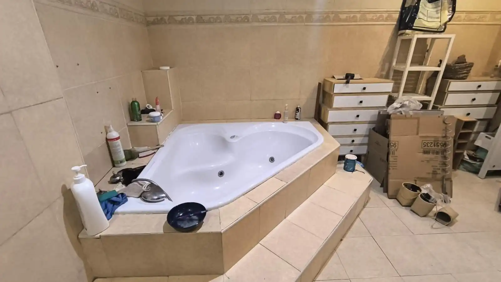 Badezimmer von Wohnung zum Verkauf in Bilbao  mit Heizung, Balkon und Whirlpool