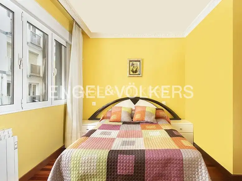 Habitación de Piso en venta en Gijón  con Calefacción, Parquet y Amueblado
