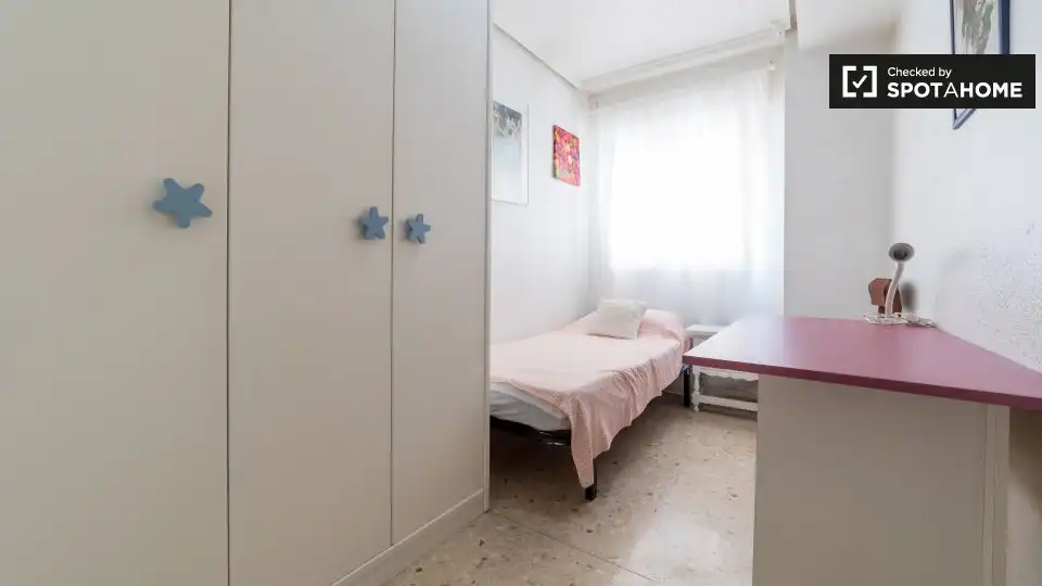 Habitación de Piso de alquiler en Valencia con Aire acondicionado, Calefacción y Amueblado