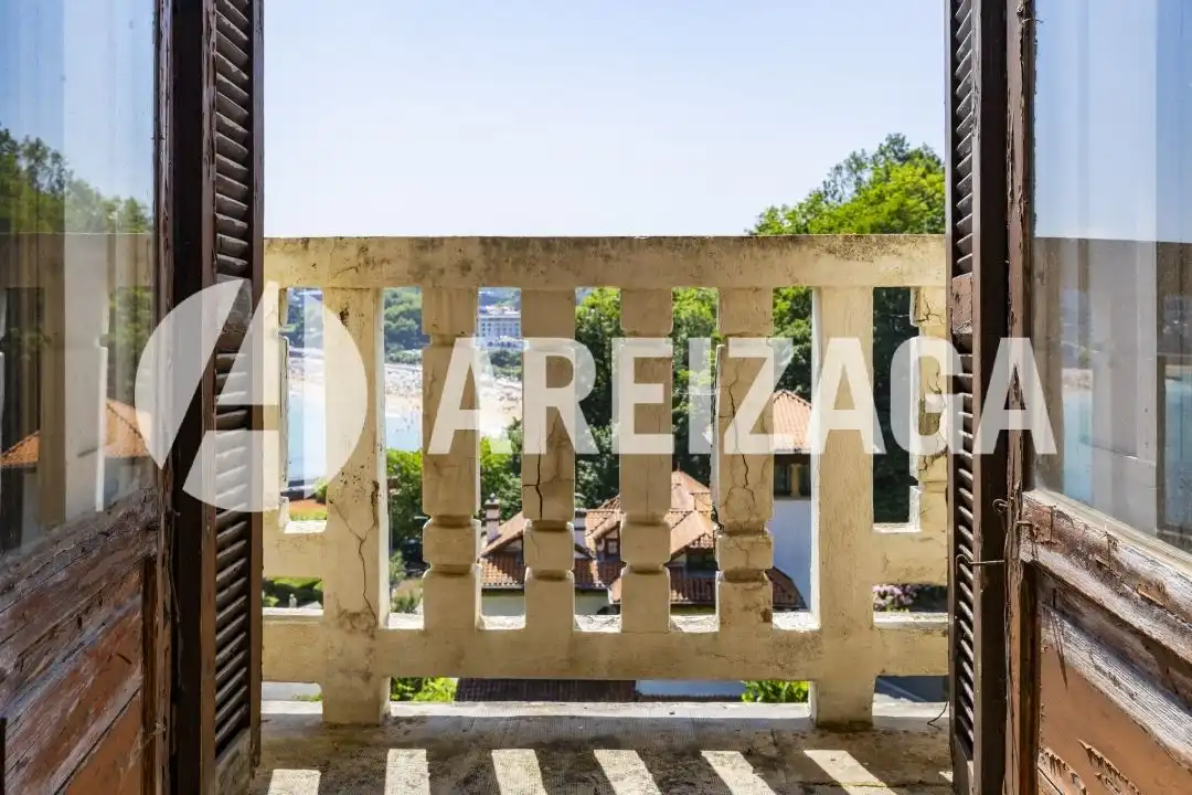Vista exterior de Casa o xalet en venda en Donostia - San Sebastián  amb Calefacció, Jardí privat i Terrassa