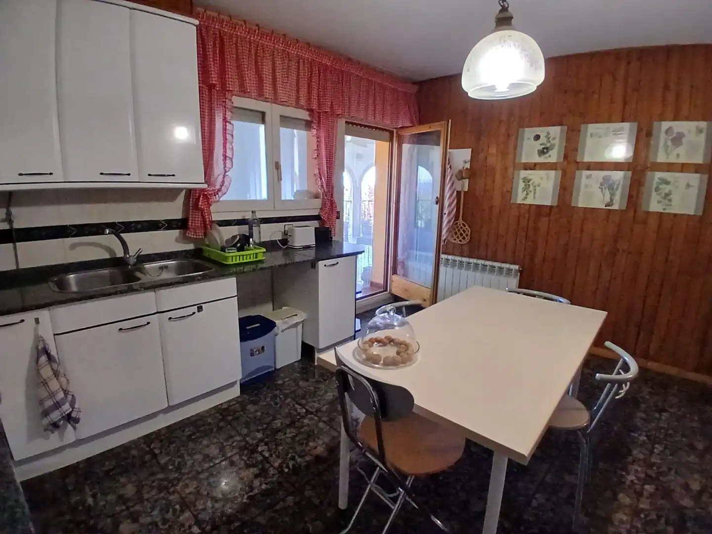 Cocina de Casa o chalet en venta en La Cerollera con Calefacción, Jardín privado y Terraza