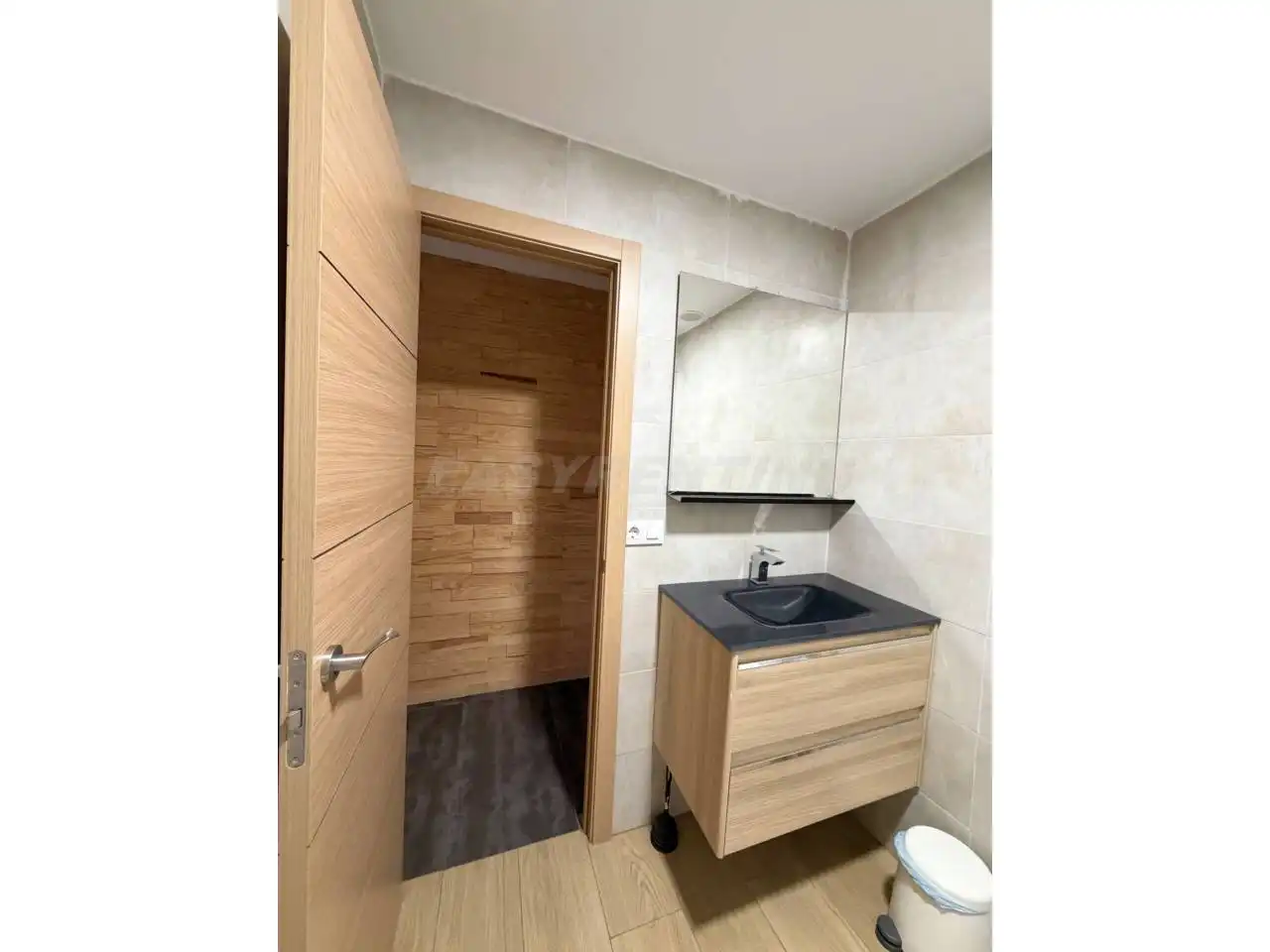 Baño de Piso en venta en La Línea de la Concepción con Terraza, Amueblado y Alarma
