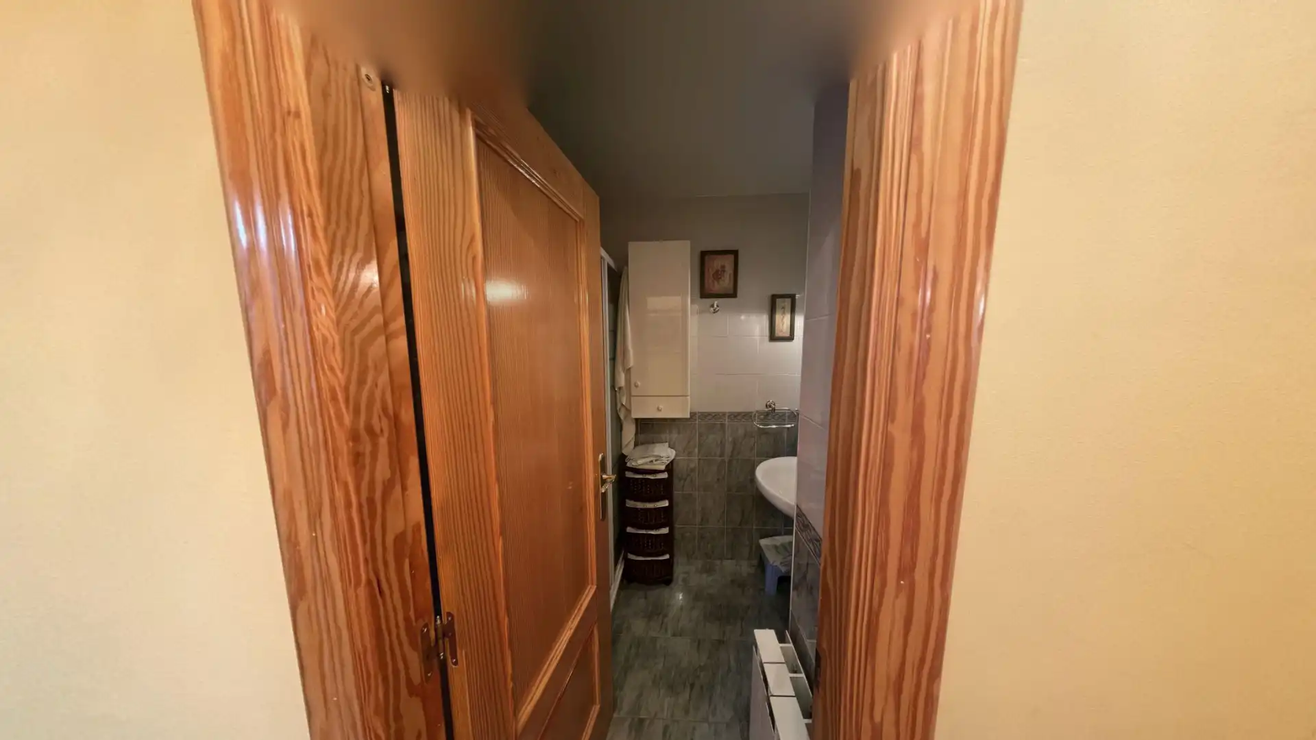 Baño de Casa adosada en venta en Caudete de las Fuentes con Calefacción, Terraza y Amueblado