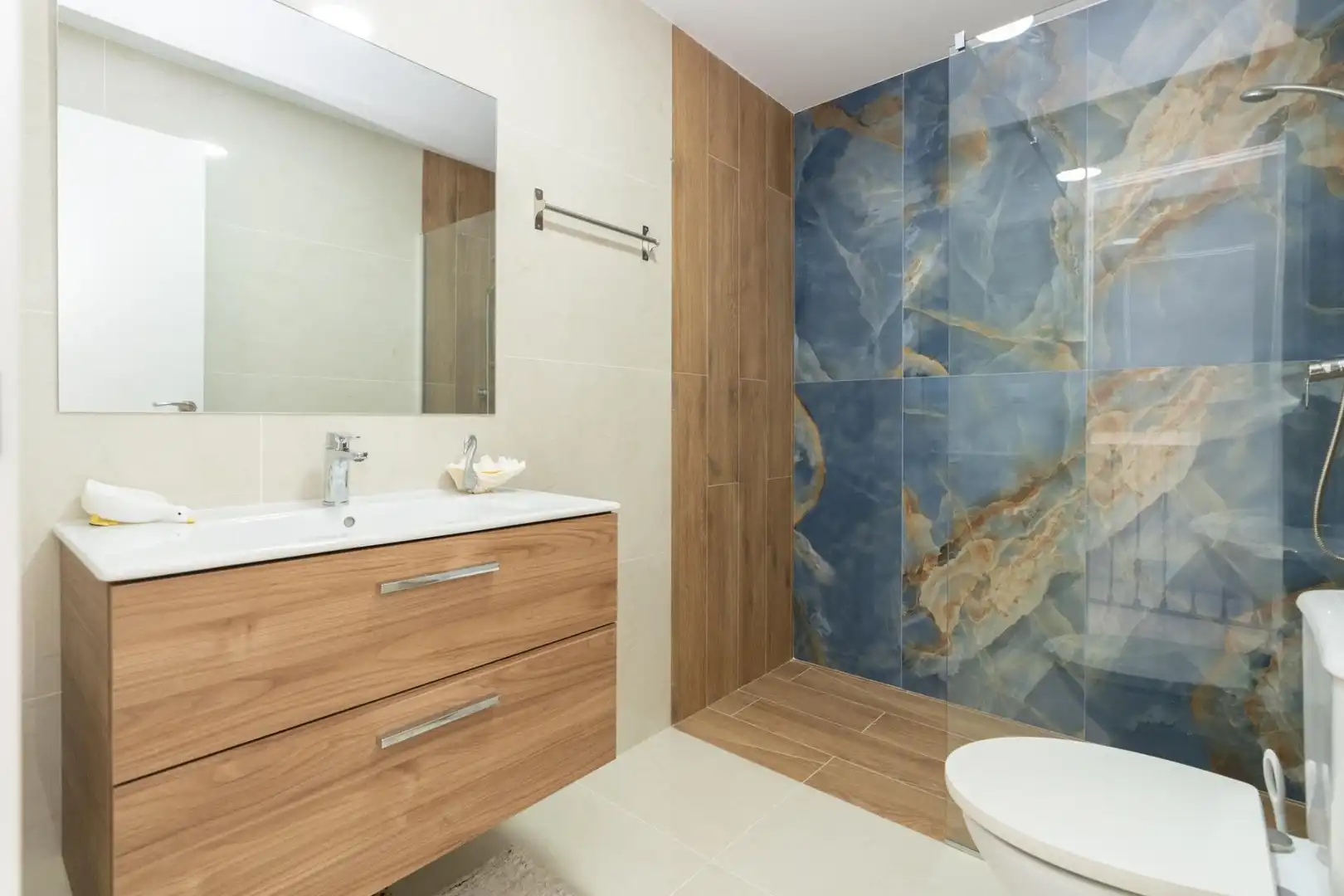 Bathroom of Houses for sale in Salobreña  with Air Conditioner, Terrace and Storage room