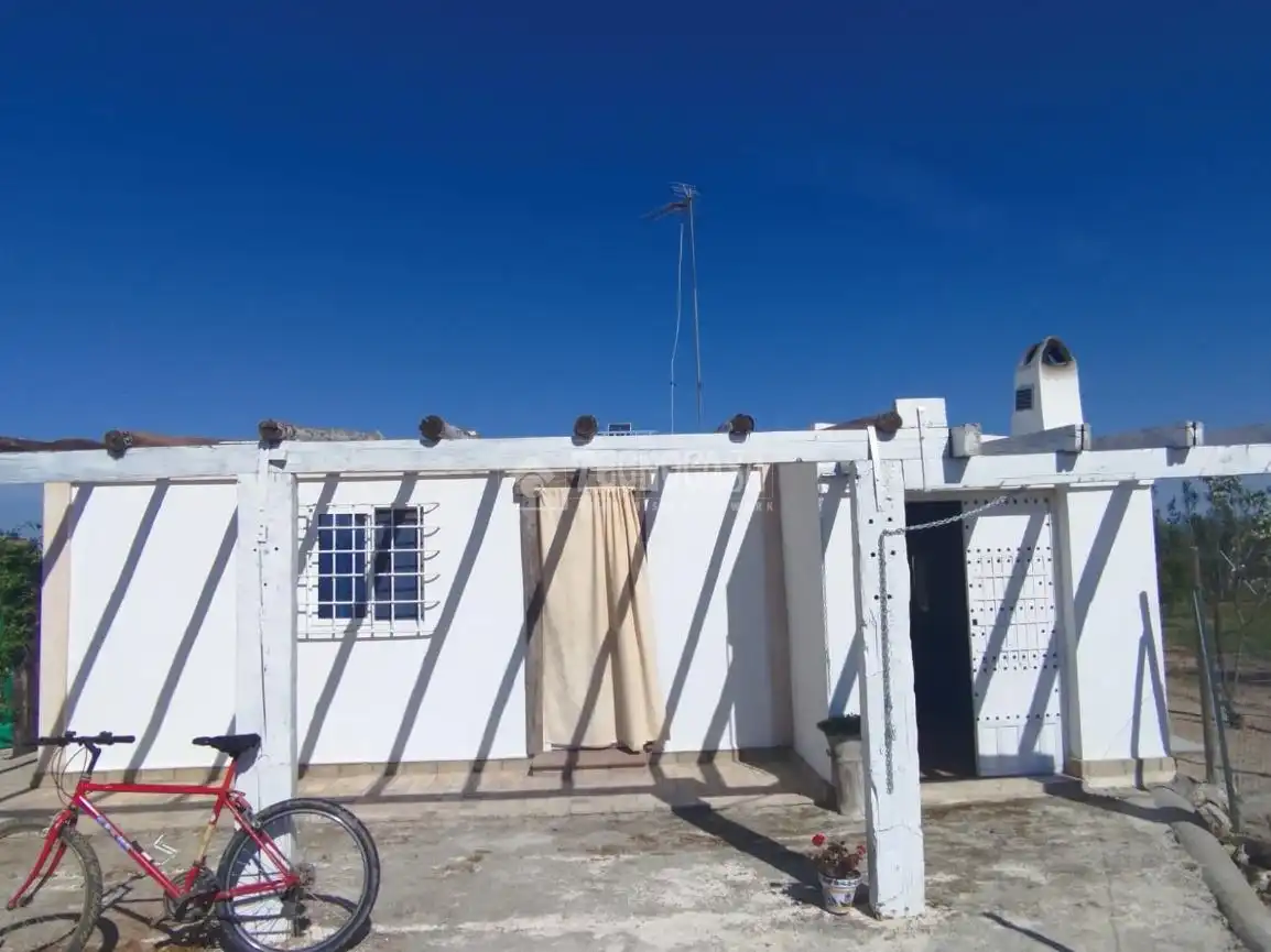 Vista exterior de Finca rústica en venda en Marchena amb Moblat