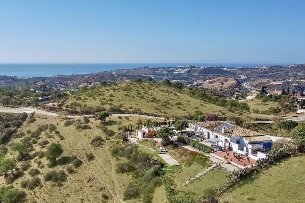Vista exterior de Finca rústica en venta en Mijas con Jardín privado, Terraza y Piscina