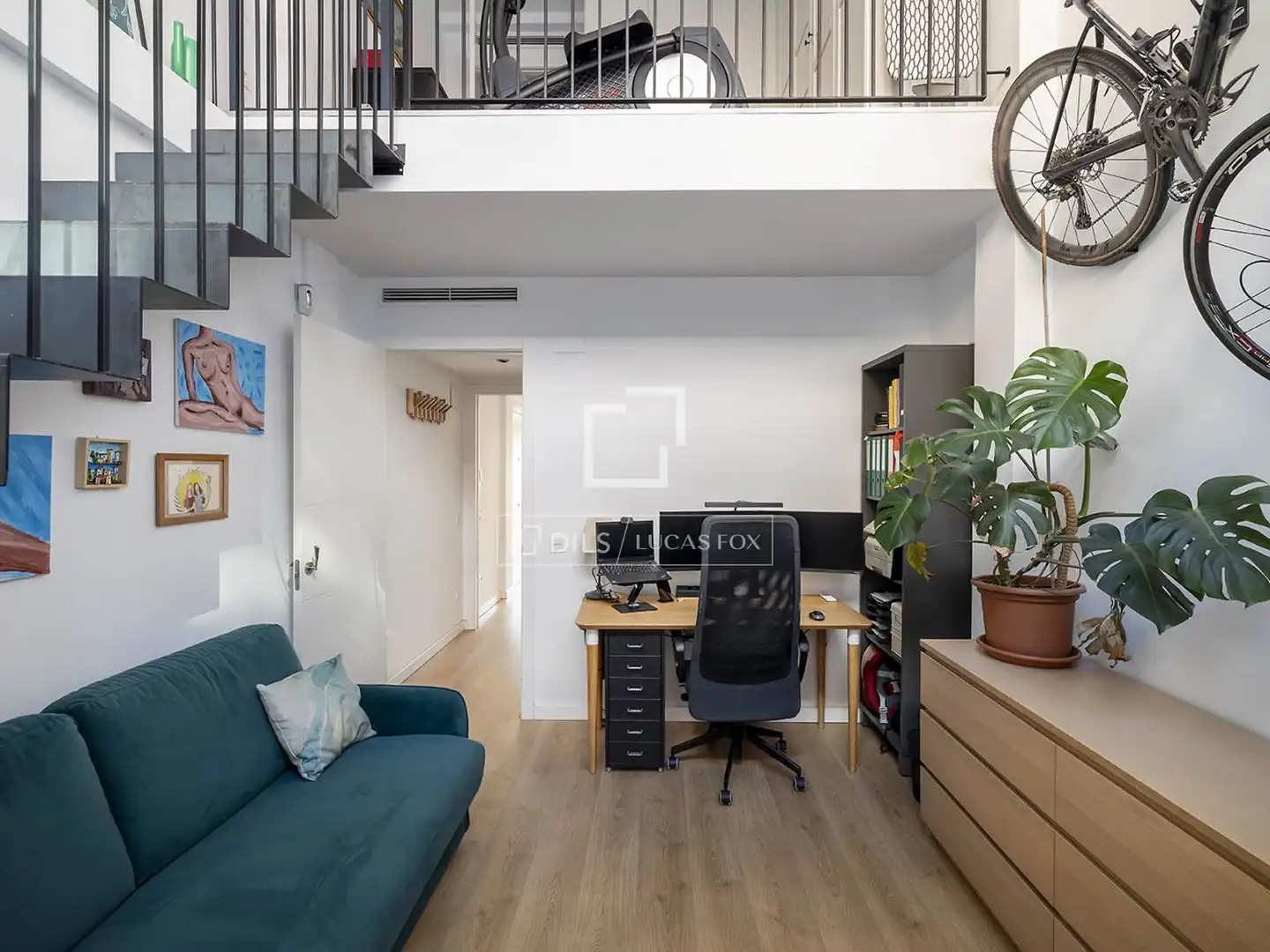 Wohnung zum Verkauf in Barcelona mit Klimaanlage, Heizung und Terrasse
