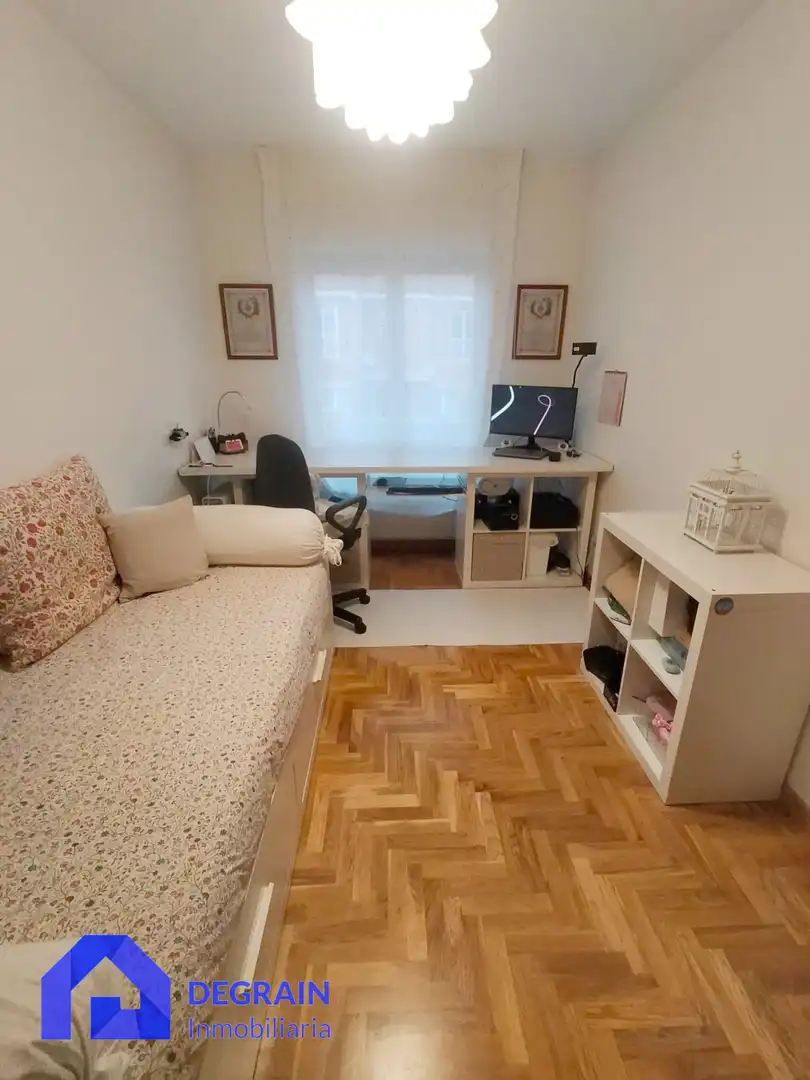 Schlafzimmer von Einfamilien-Reihenhaus zur Miete in Llanera mit Heizung, Privatgarten und Parkett