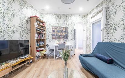 Sala d'estar de Apartament en venda en  Madrid Capital