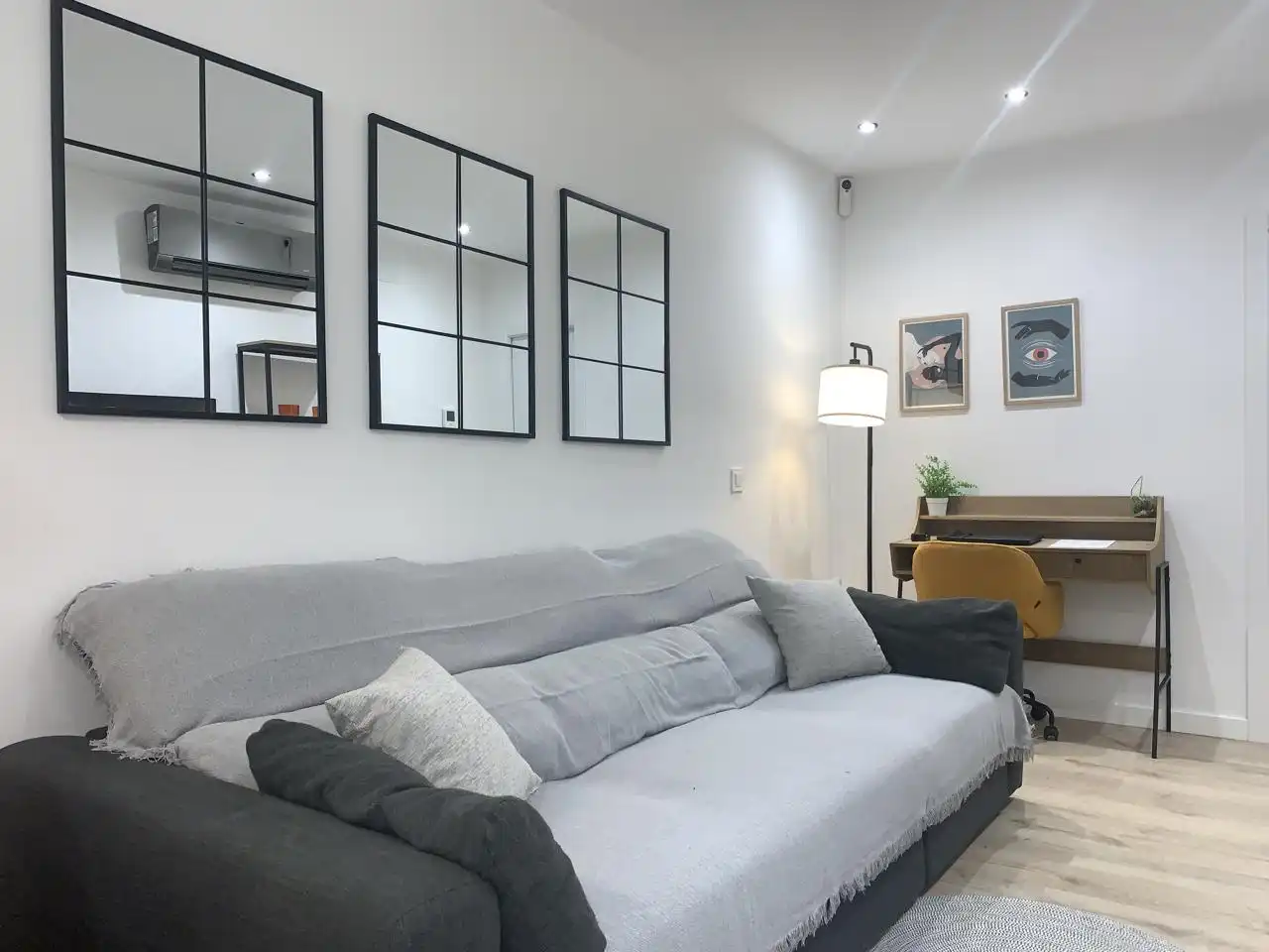 Living room of Flat for rent in Madrid  with Air Conditioner and Furnished