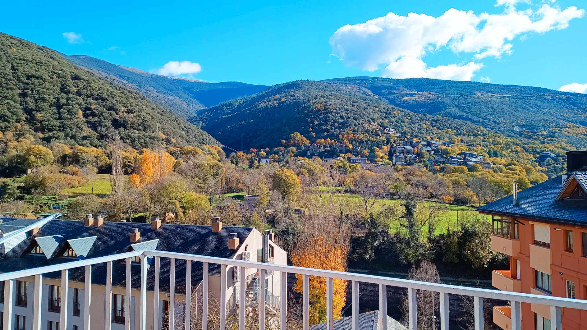 Exterior view of Attic for sale in Sort  with Heating, Parquet flooring and Terrace