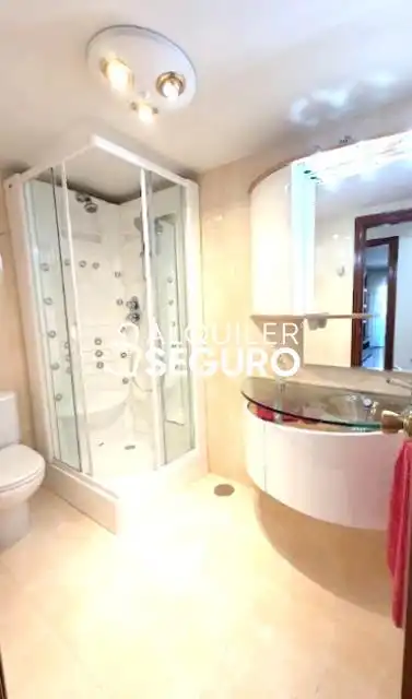 Baño de Piso de alquiler en Leganés con Aire acondicionado, Calefacción y Amueblado