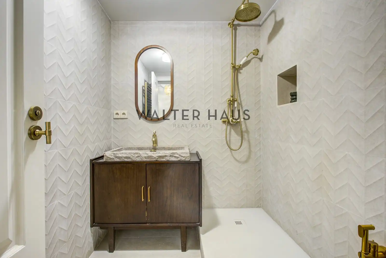 Baño de Piso en venta en Barcelona con Terraza, Amueblado y Horno