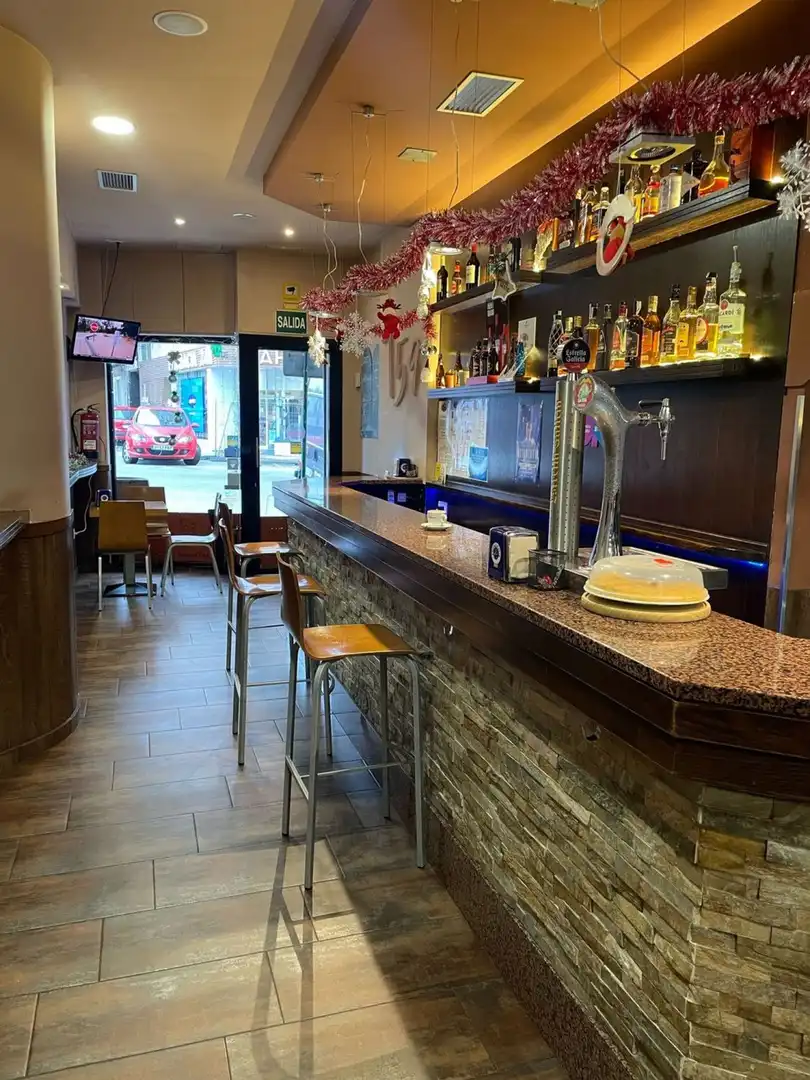 Local comercial en alquiler en Calle la Torre 59