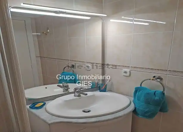 Baño de Apartamento en venta en Valencia con Aire acondicionado, Calefacción y Horno