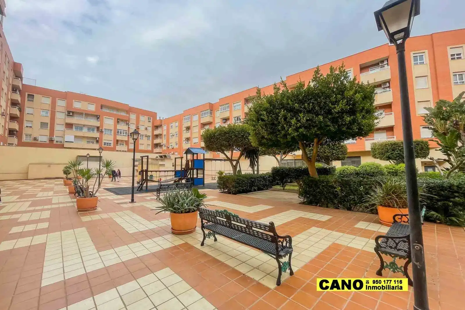 Außenansicht von Wohnung zum Verkauf in Roquetas de Mar