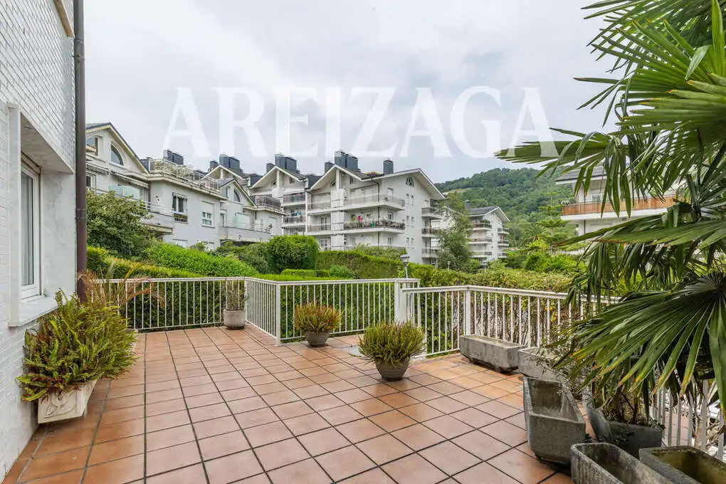 Terrassa de Casa o xalet en venda en Donostia - San Sebastián  amb Calefacció, Jardí privat i Terrassa