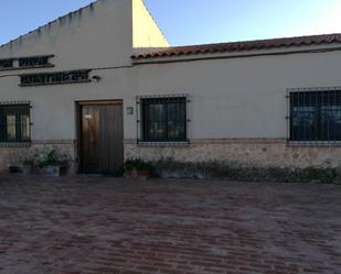 Vista exterior de Finca rústica en venda en Fernán Caballero amb Aire condicionat