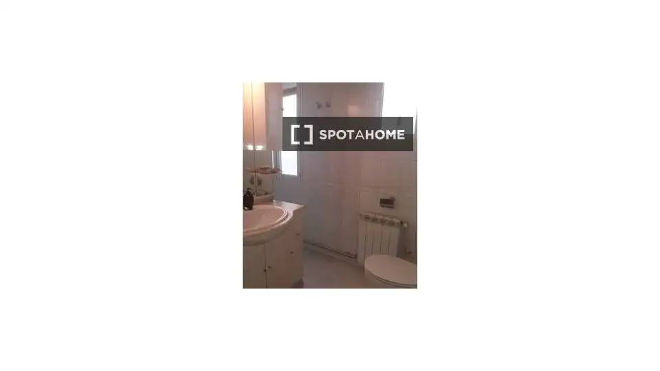 Bedroom of Flat for share in Madrid  with Air Conditioner, Heating and Terrace