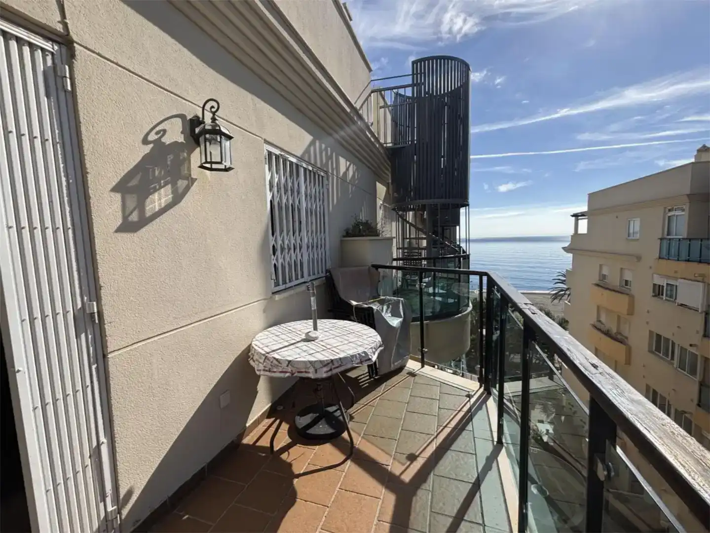 Terrasse von Dachboden zur Miete in Estepona mit Klimaanlage und Balkon