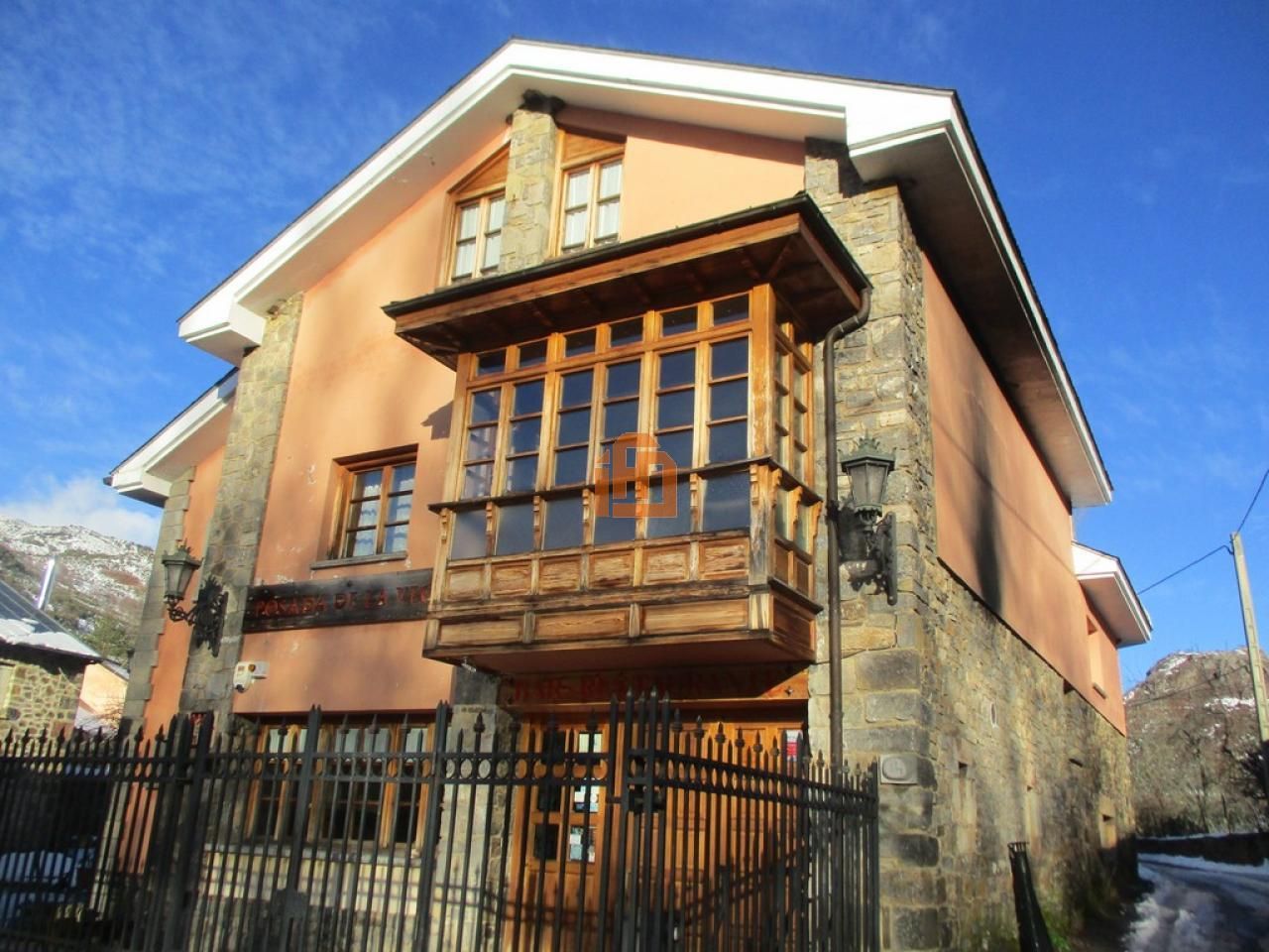 Vista exterior de Finca rústica en venta en Cabrillanes con Calefacción y Jardín privado