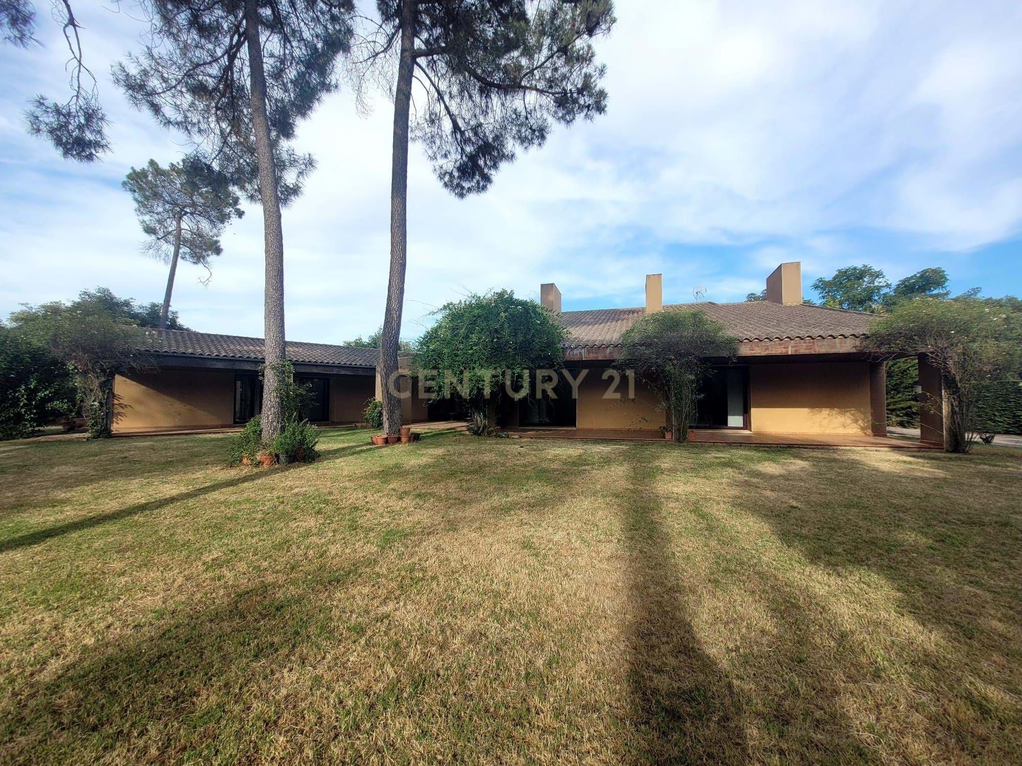 Vista exterior de Casa o xalet en venda en Cáceres Capital amb Aire condicionat, Terrassa i Piscina