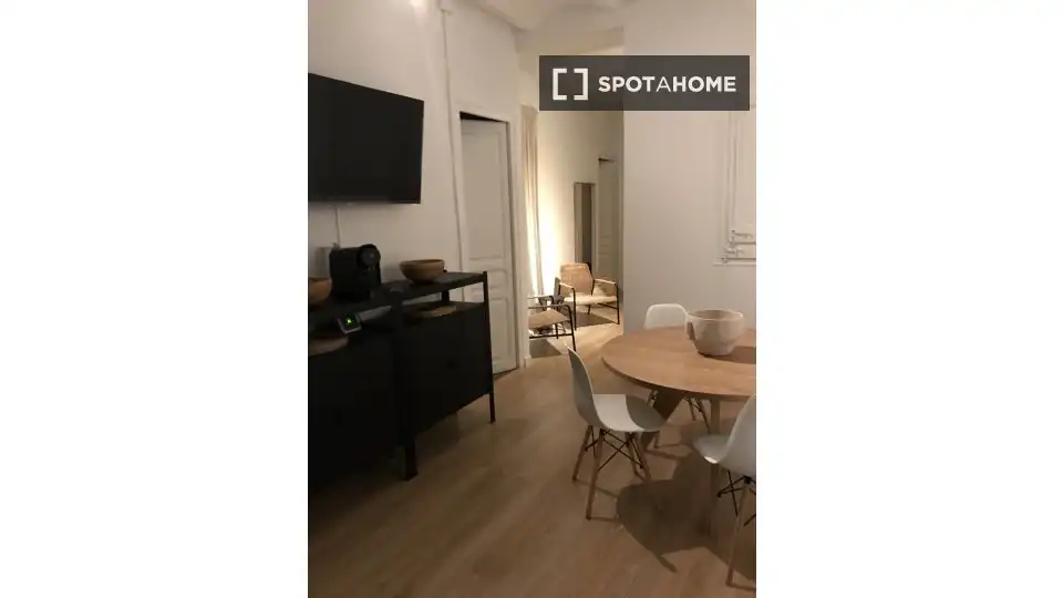 Exterior view of Flat for share in L'Hospitalet de Llobregat  with Air Conditioner, Heating and Terrace