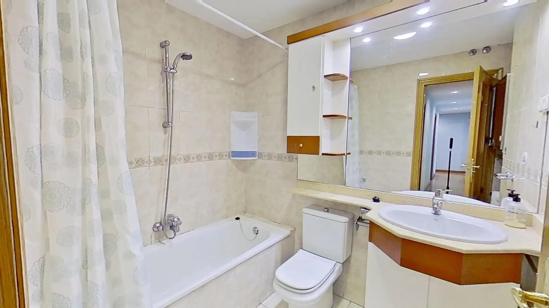 Bathroom of Flat for sale in Getafe  with Private garden, Parquet flooring and Terrace