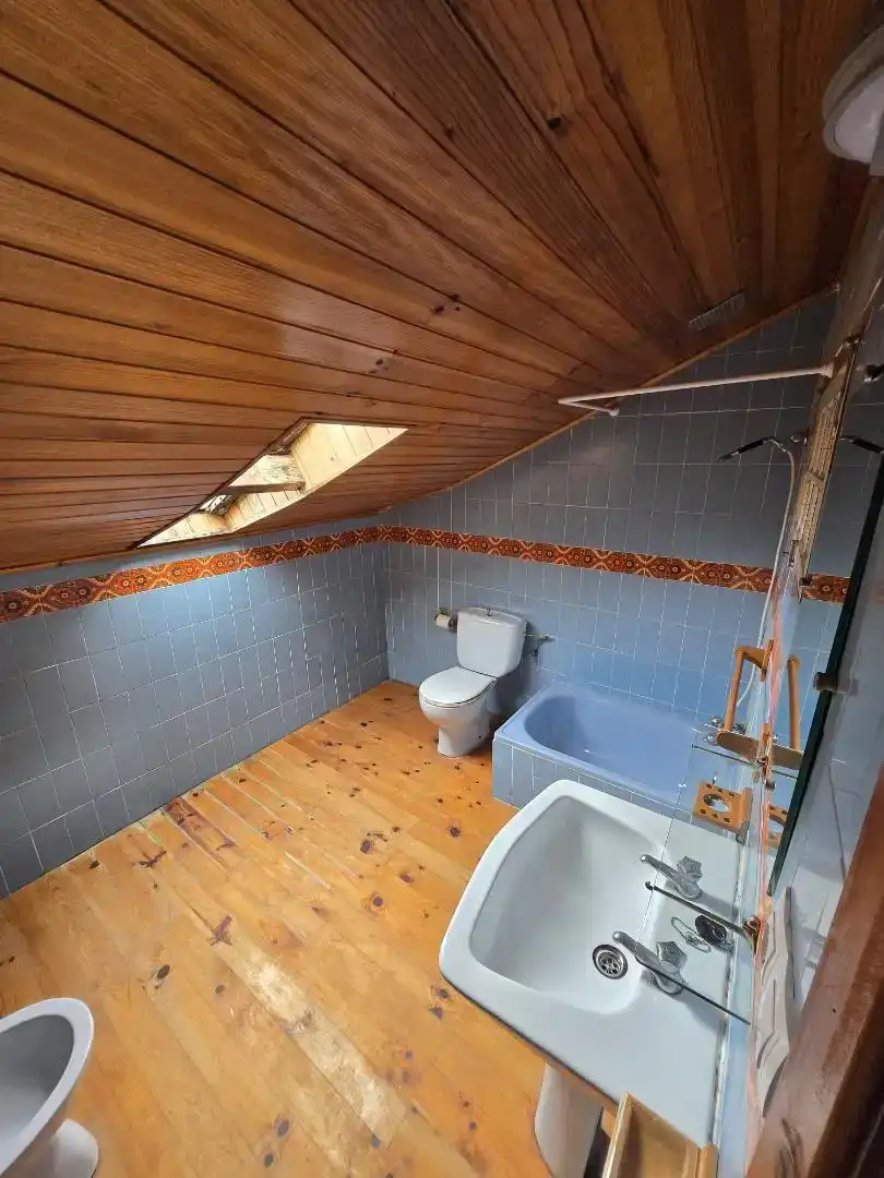 Bany de Casa adosada en venda en Burela amb Jardí privat, Parquet i Traster