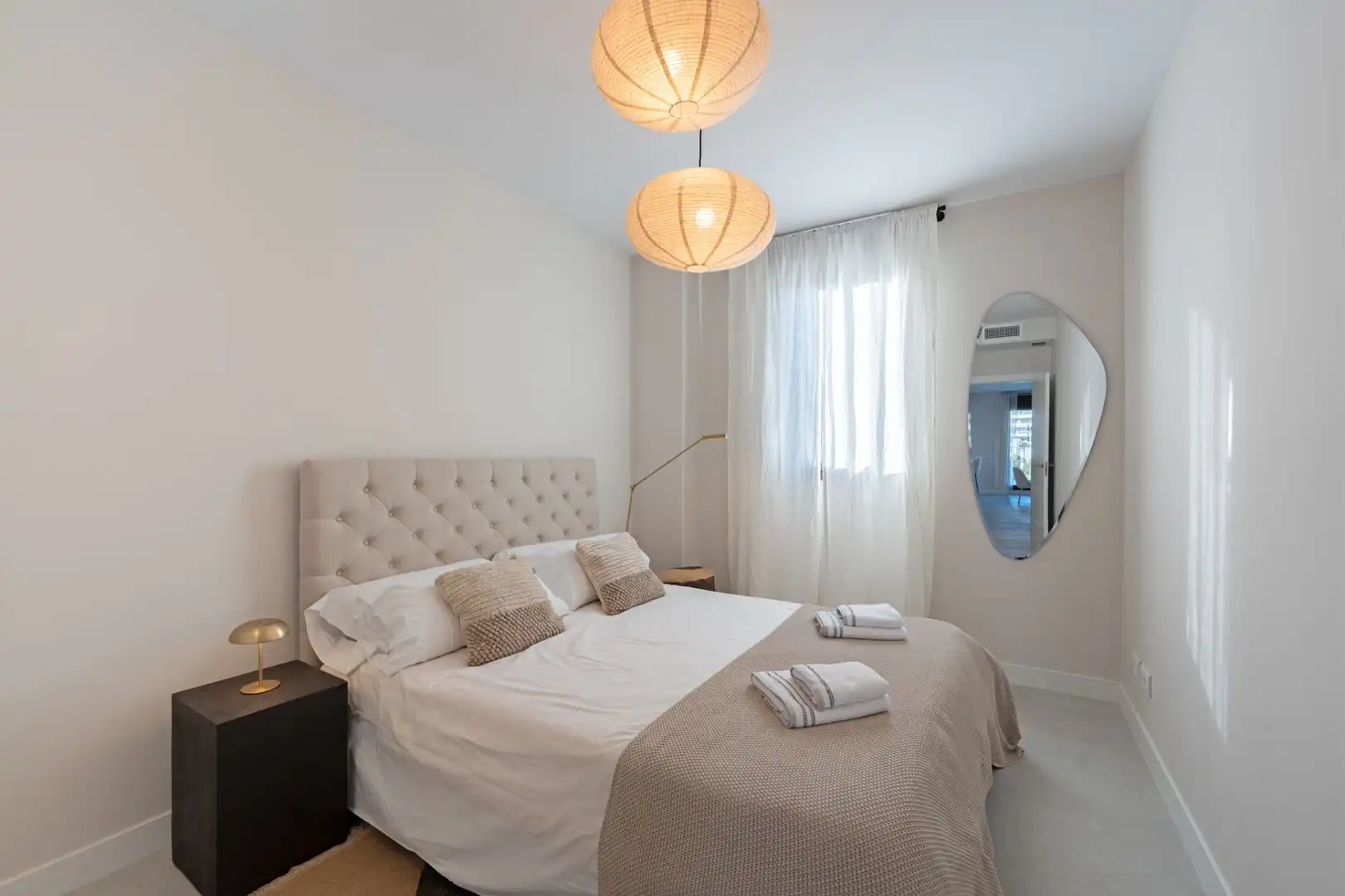 Schlafzimmer von Dachboden zum Verkauf in Estepona mit Klimaanlage, Terrasse und Abstellraum