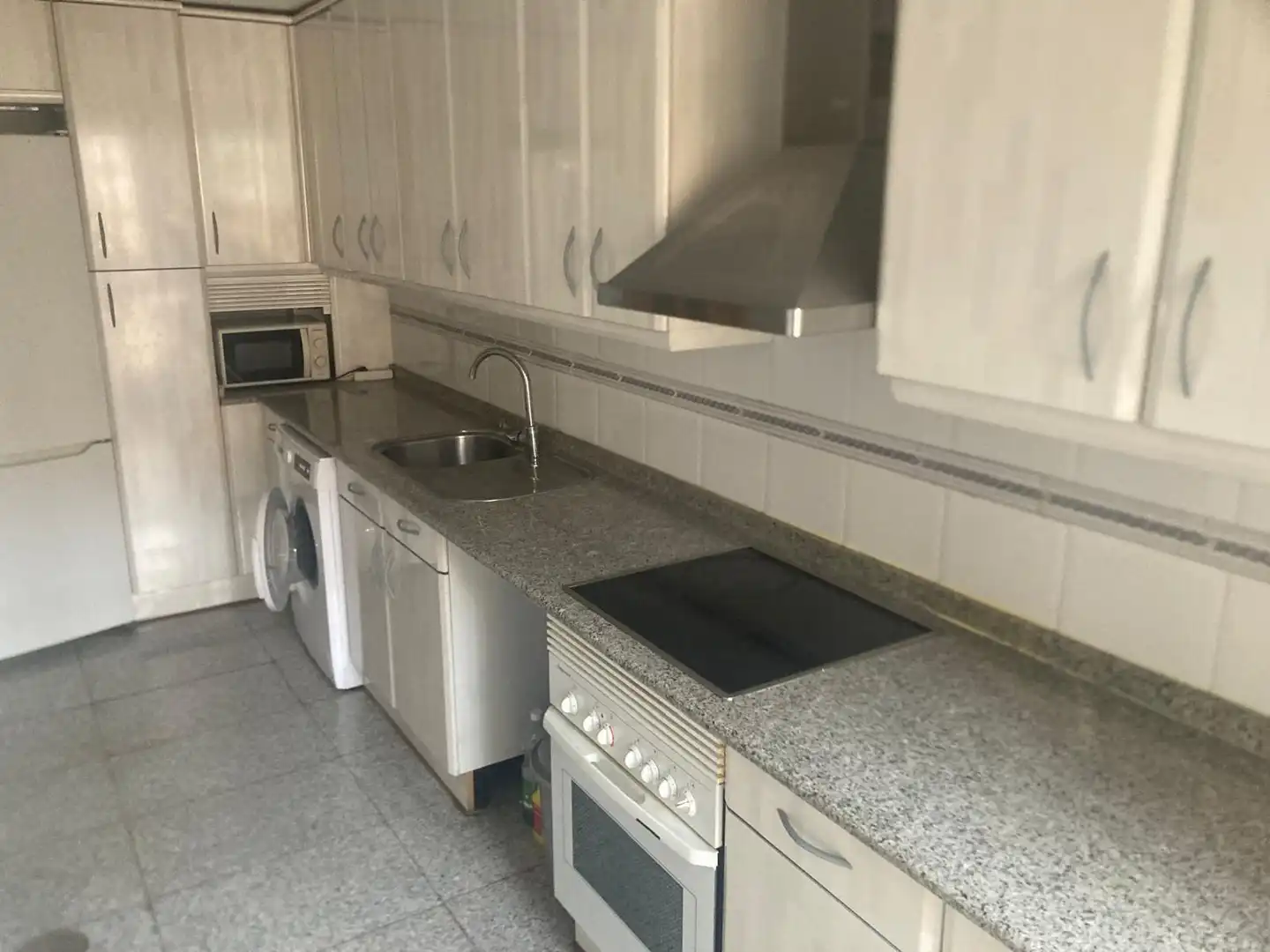 Cocina de Piso en venta en Toledo con Calefacción, Balcón y Piscina comunitaria