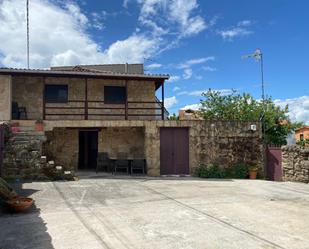 Vista exterior de Casa adosada de lloguer en Celanova amb Jardí privat