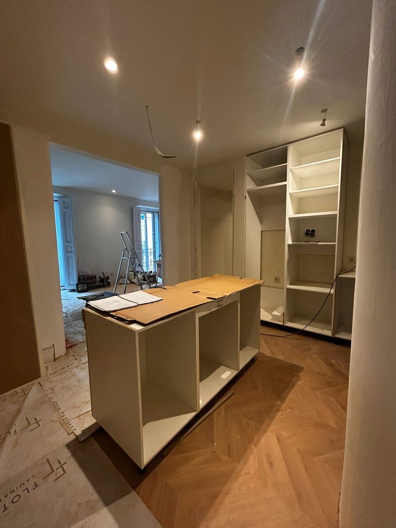 Kitchen of Flat for sale in  Madrid Capital  with Air Conditioner, Heating and Oven