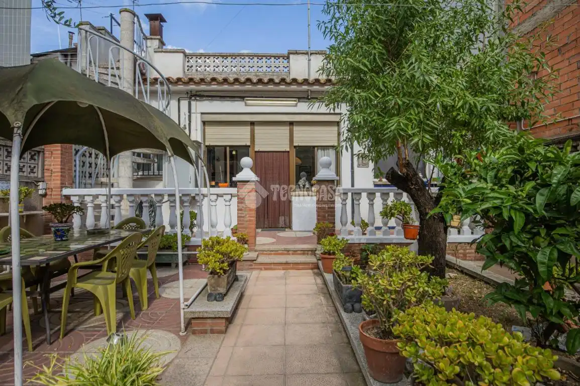 Garten von Einfamilien-Reihenhaus zum Verkauf in Montcada i Reixac mit Heizung, Terrasse und Balkon
